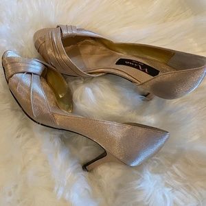 Ladies Nina New York brushed gold leather heels size 5